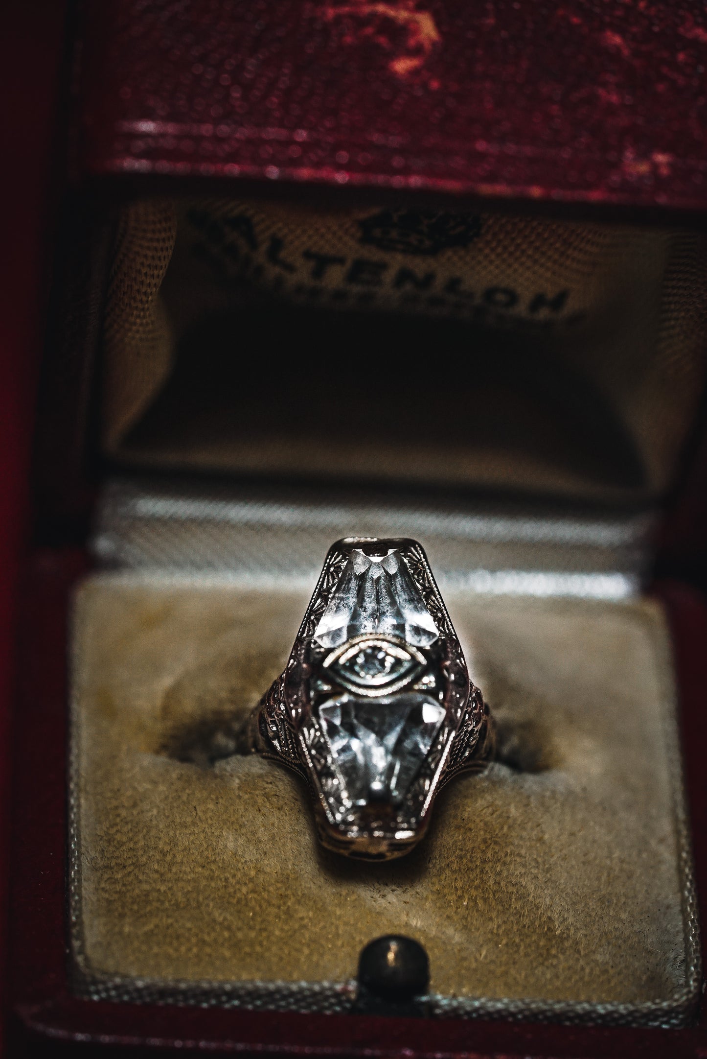Protective Vintage White Gold Ring