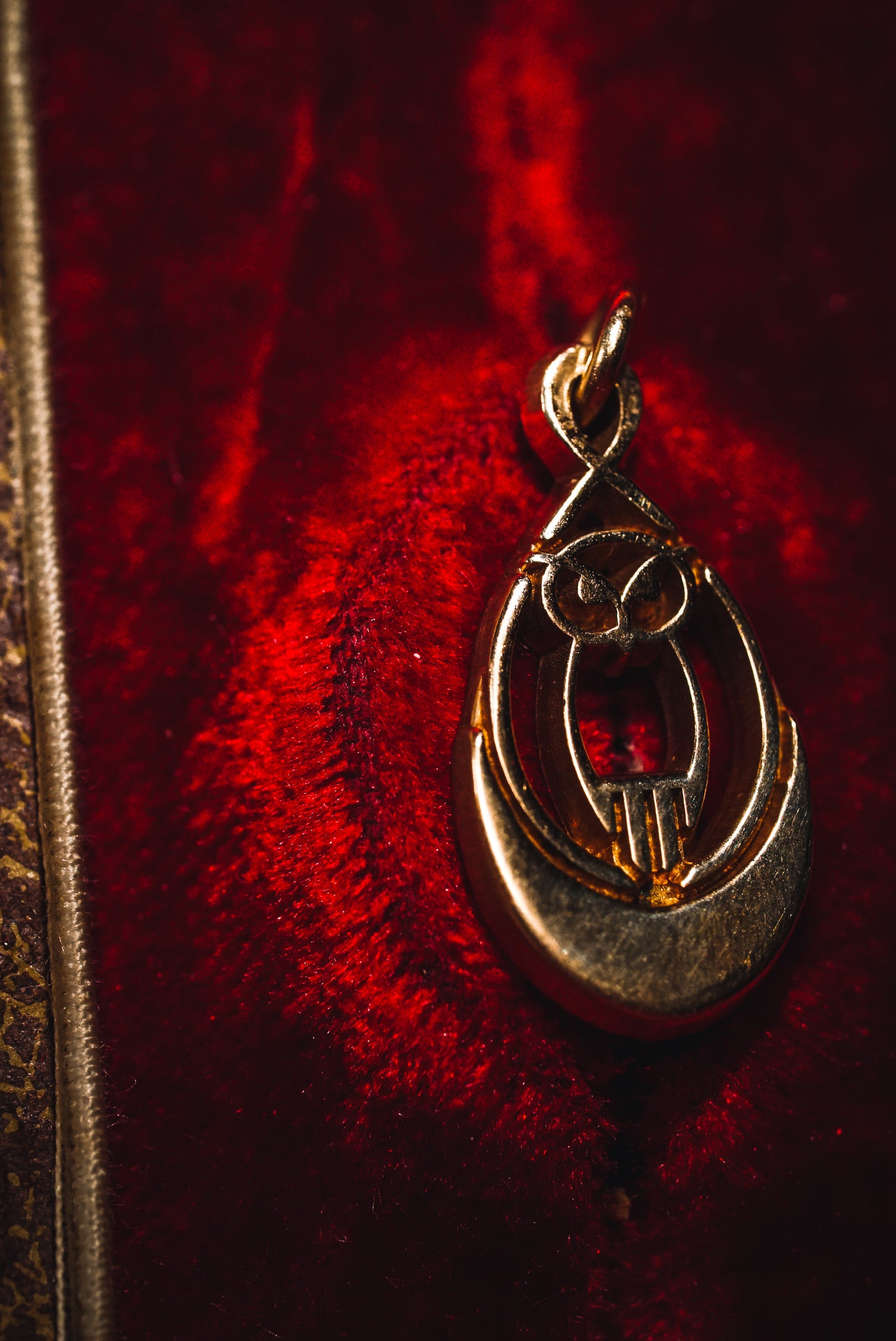 Wise Vintage Owl Pendant
