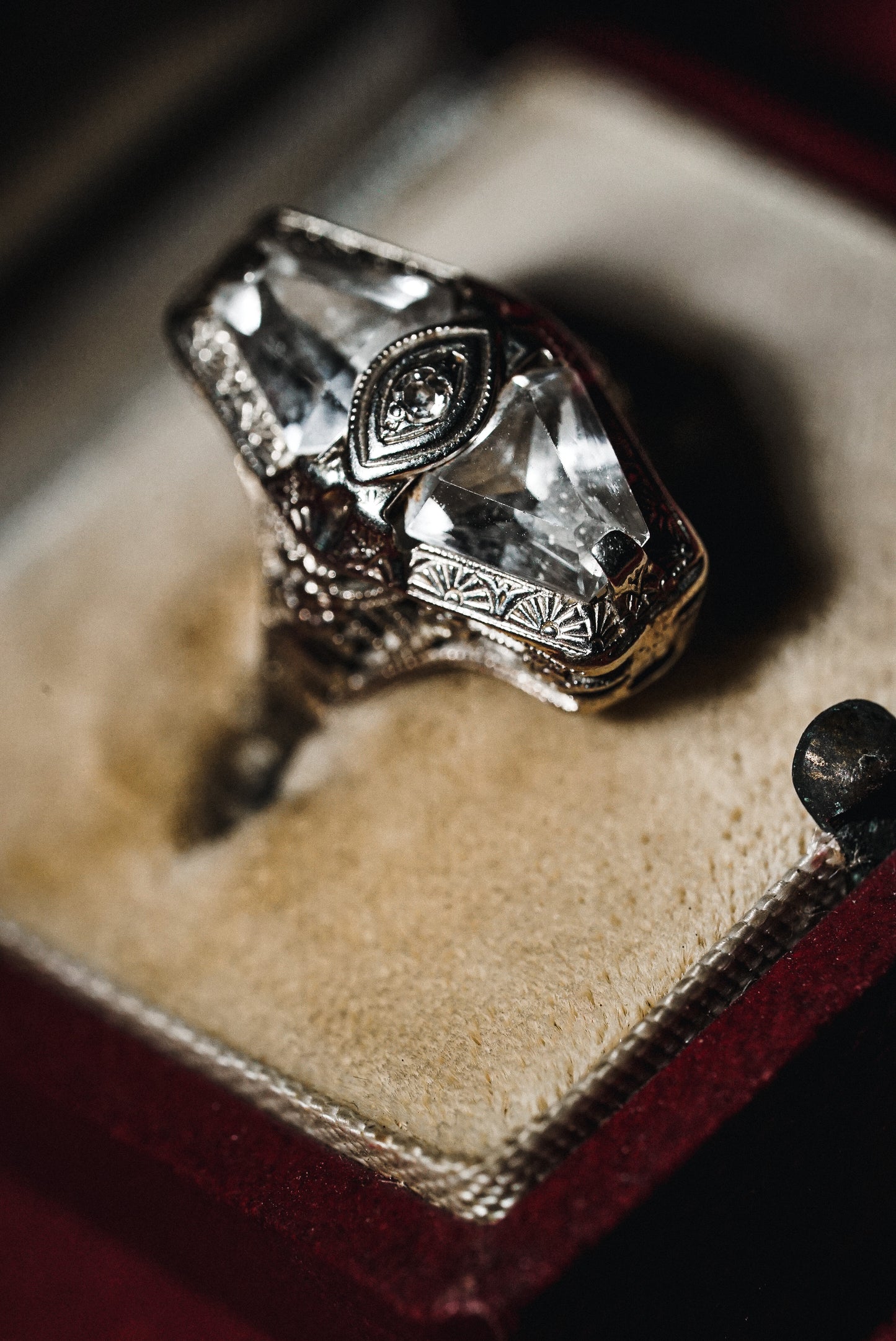 Protective Vintage White Gold Ring