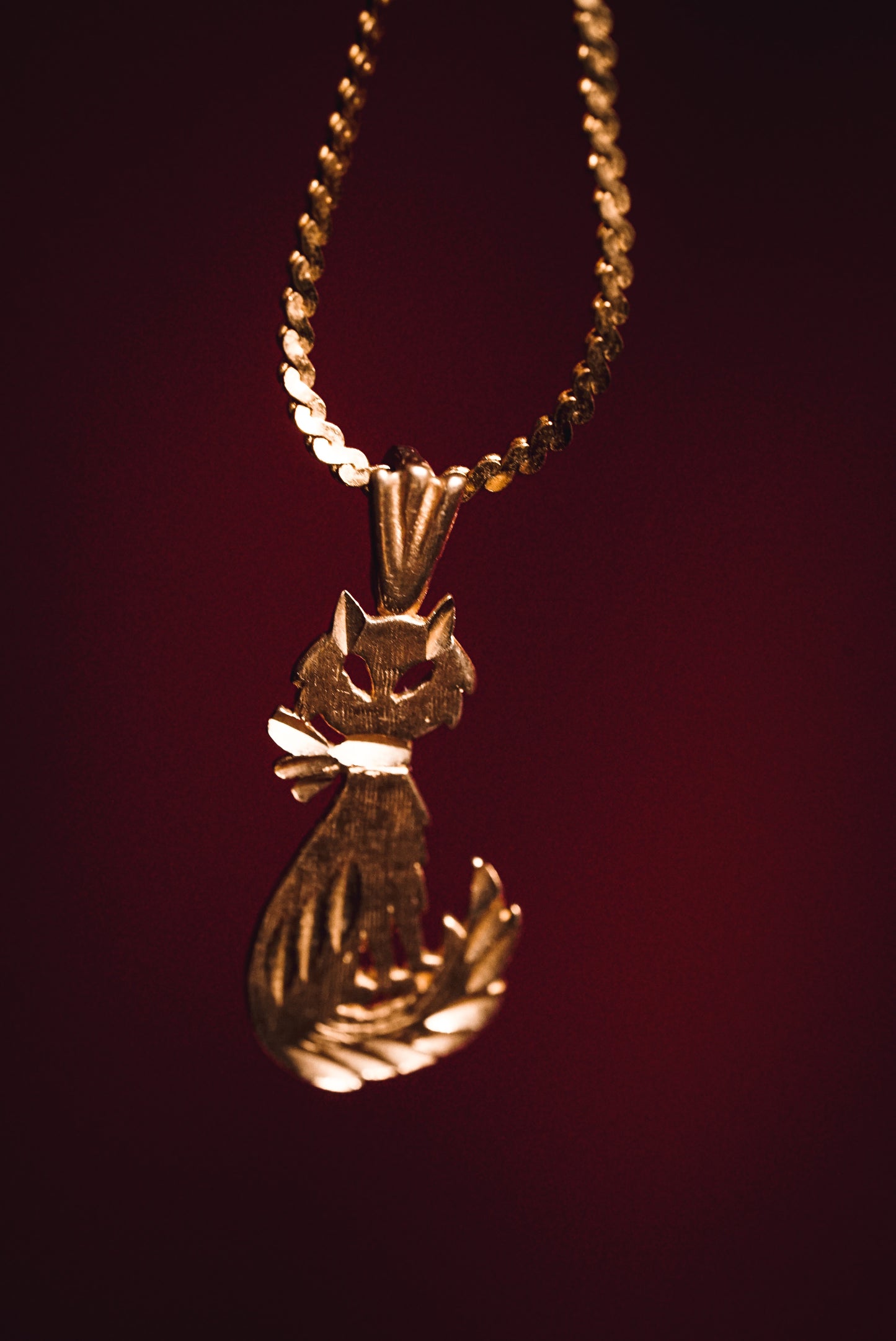 Ornamental Vintage Gold Sly Cat Pendant