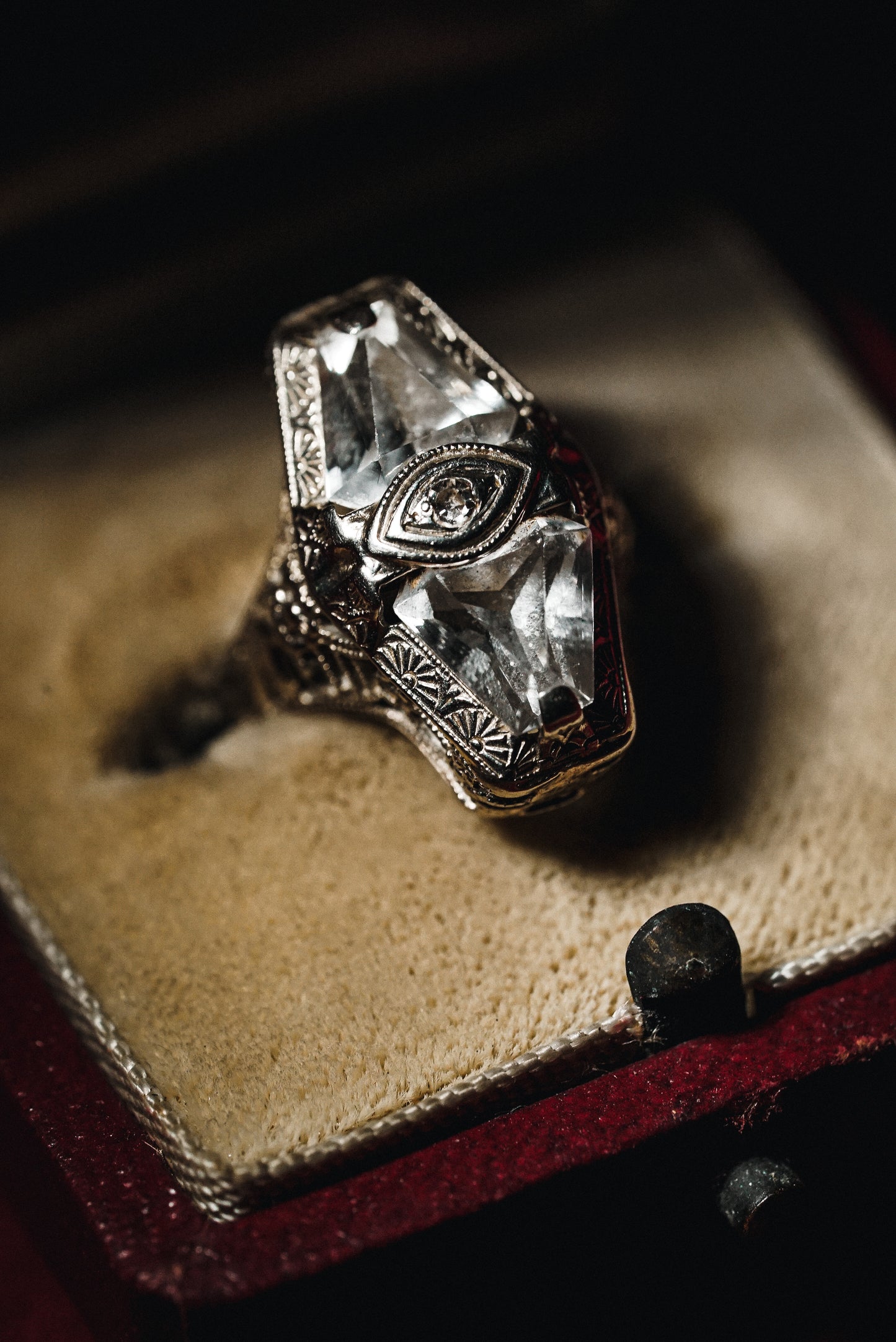 Protective Vintage White Gold Ring