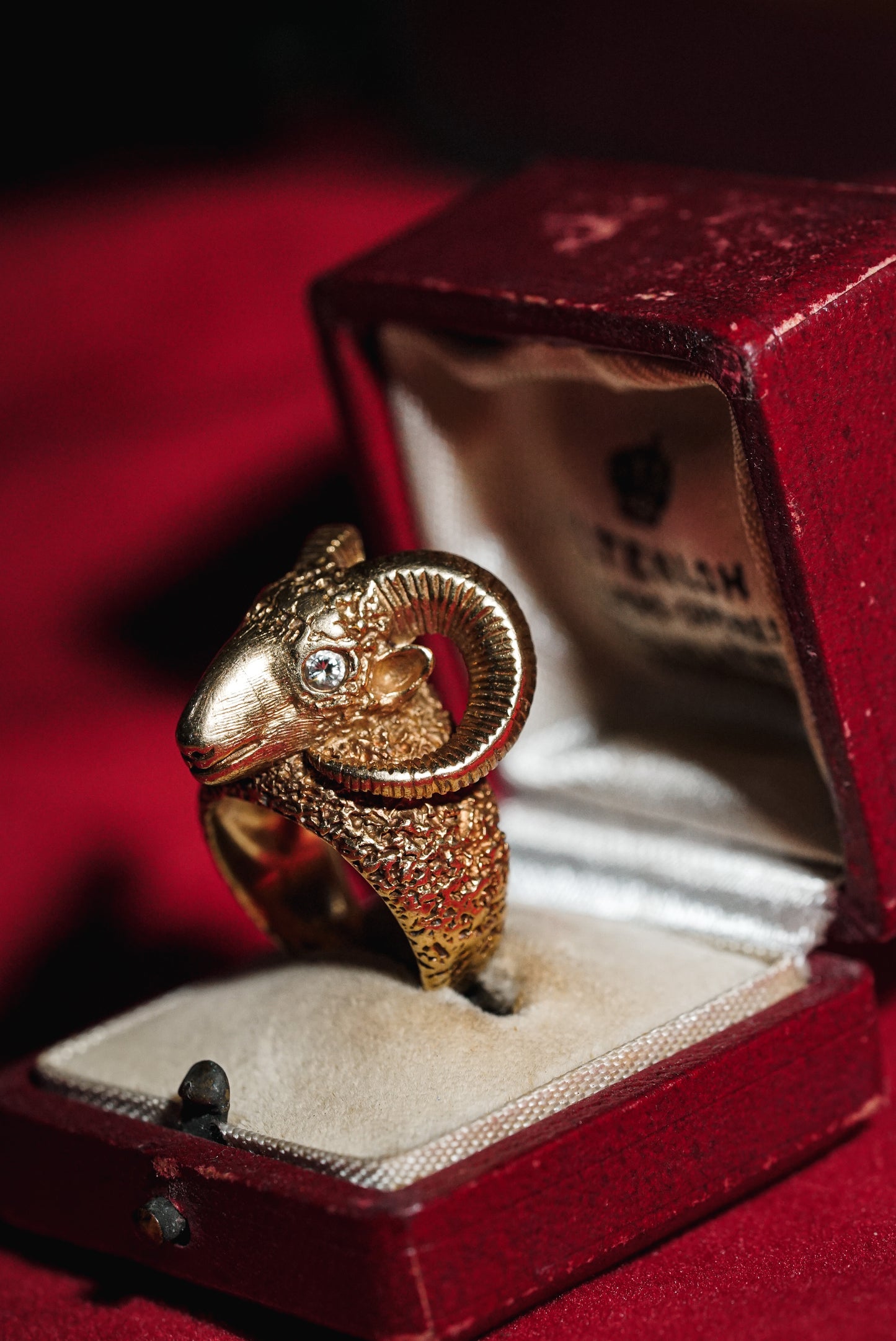 Outstanding 18k Vintage Yellow Gold Ram’s Head Ring
