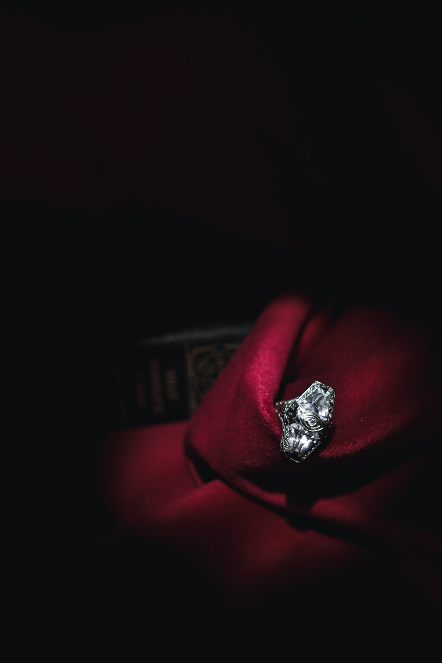 Protective Vintage White Gold Ring