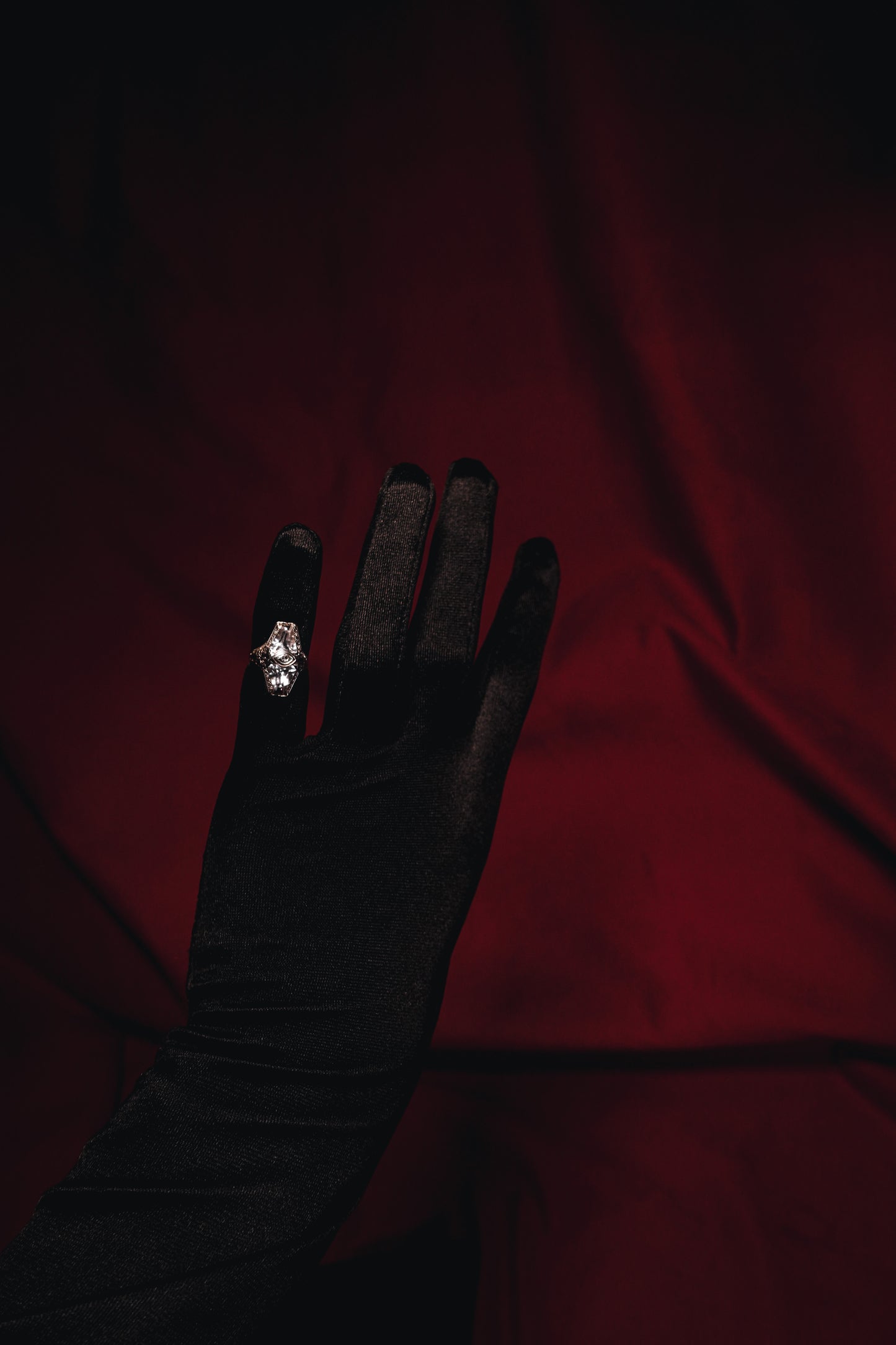 Protective Vintage White Gold Ring