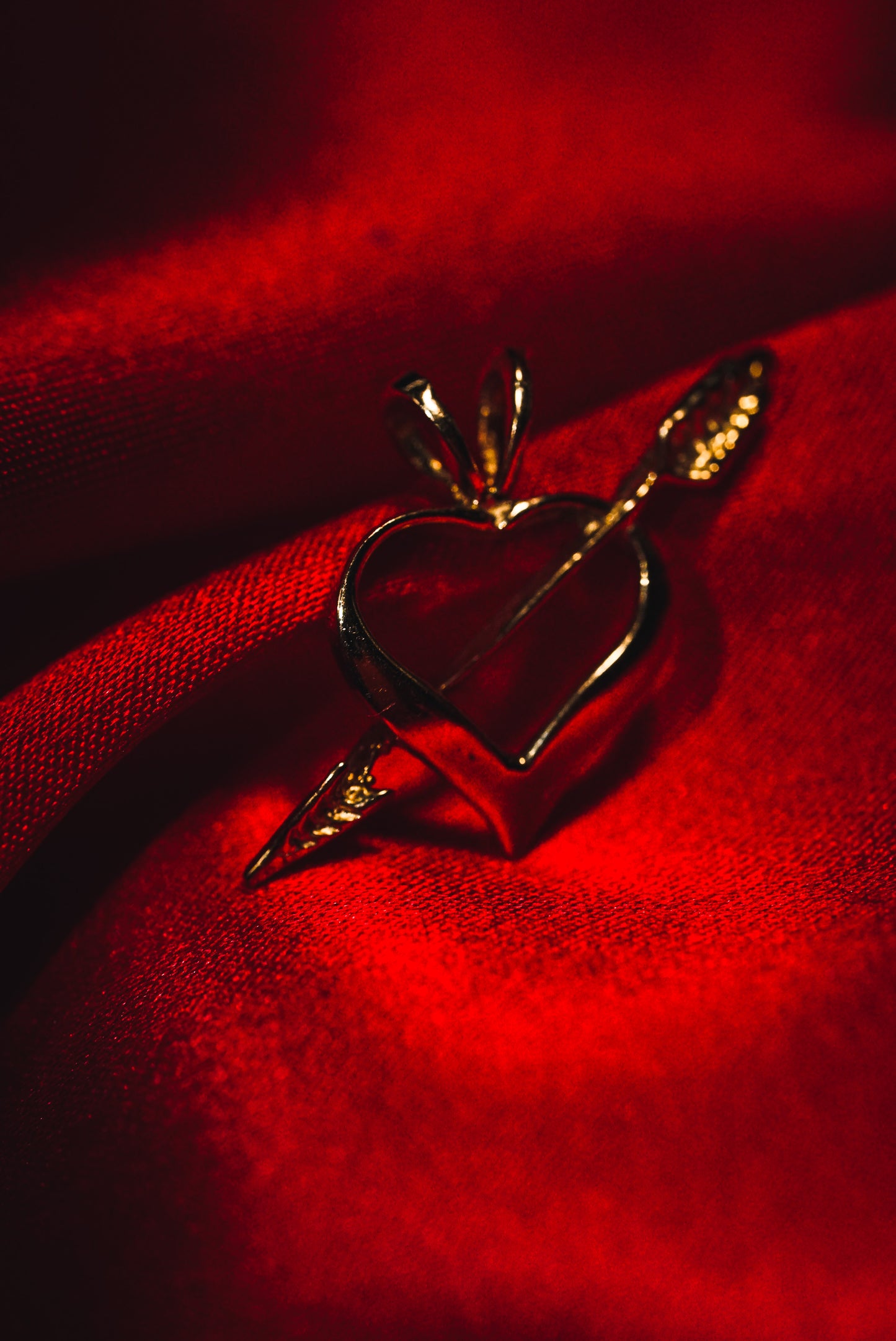 Charming Vintage Heart & Arrow Pendant