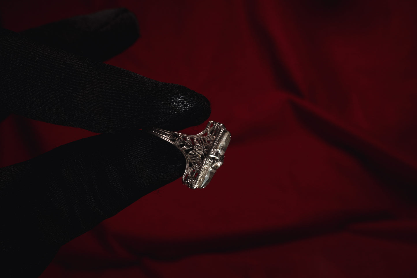 Protective Vintage White Gold Ring