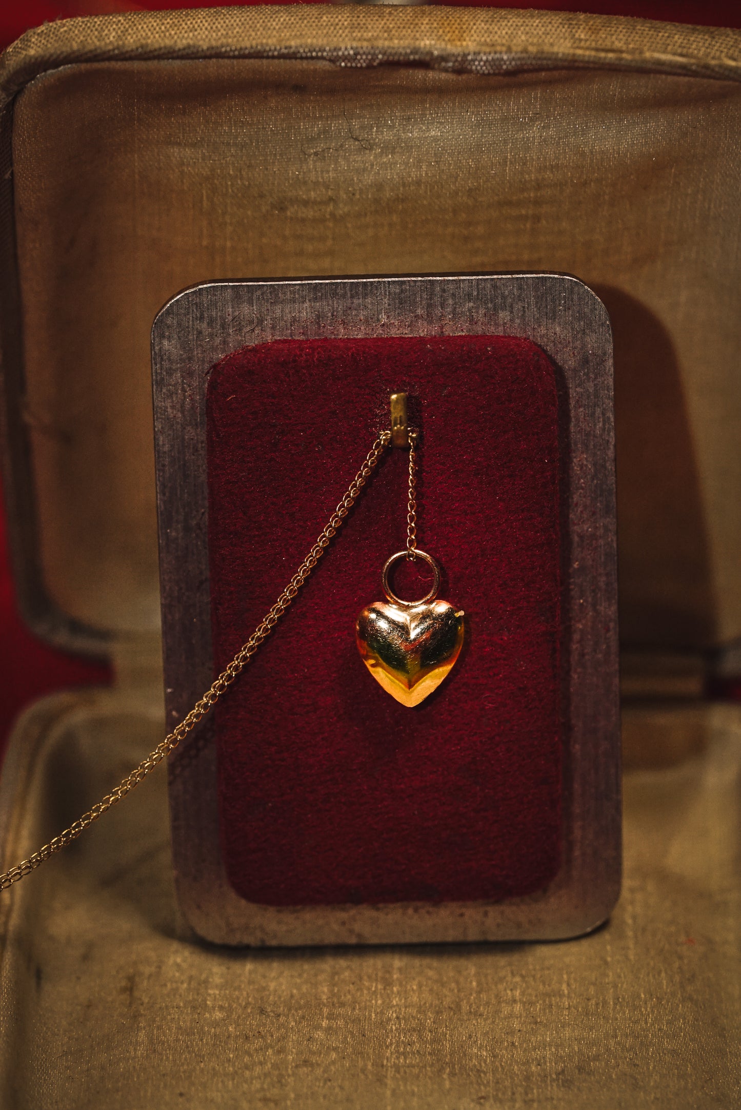 Classy Vintage Three-Dimensional Heart Pendant