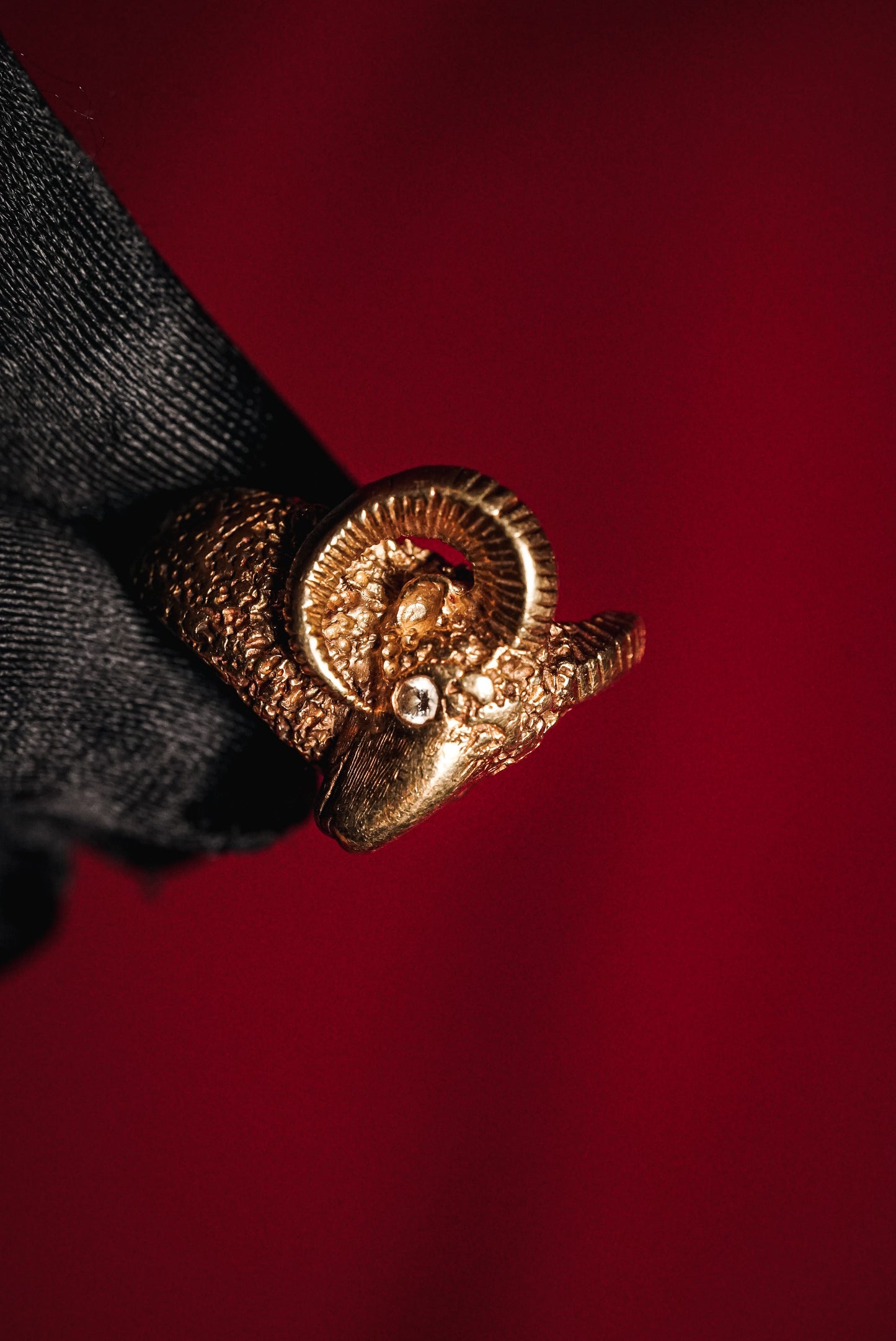Outstanding 18k Vintage Yellow Gold Ram’s Head Ring