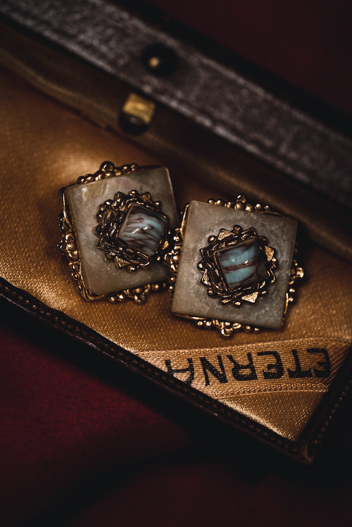 Extremely Rich Ornate Mother-of-Pearl & Aragonite Set - Matching Bracelet & Earrings