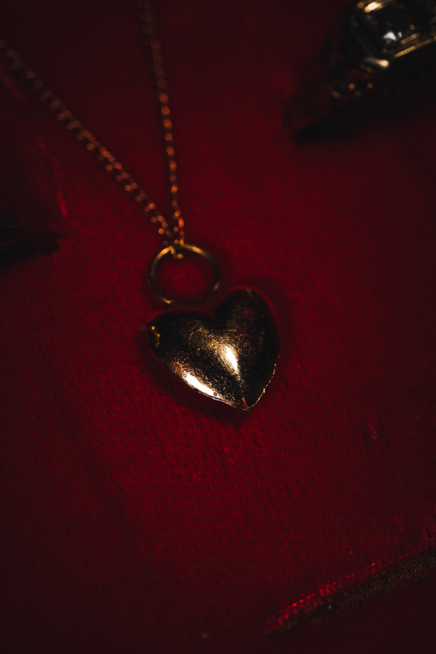 Classy Vintage Three-Dimensional Heart Pendant