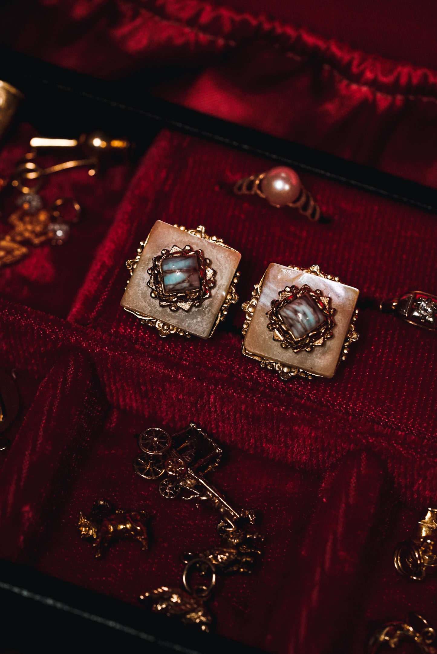 Extremely Rich Ornate Mother-of-Pearl & Aragonite Set - Matching Bracelet & Earrings