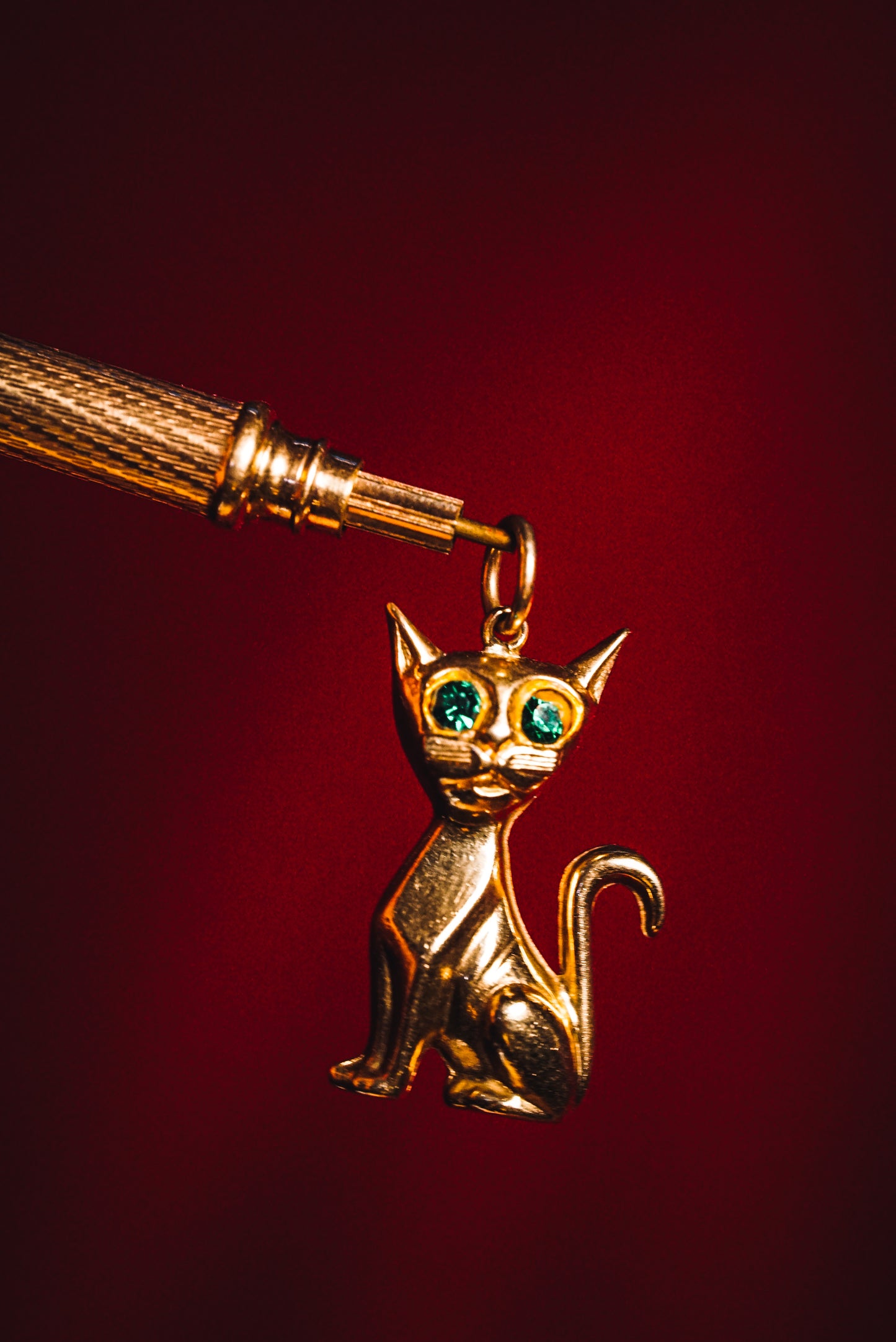 Amusing Vintage Gold Cat Pendant