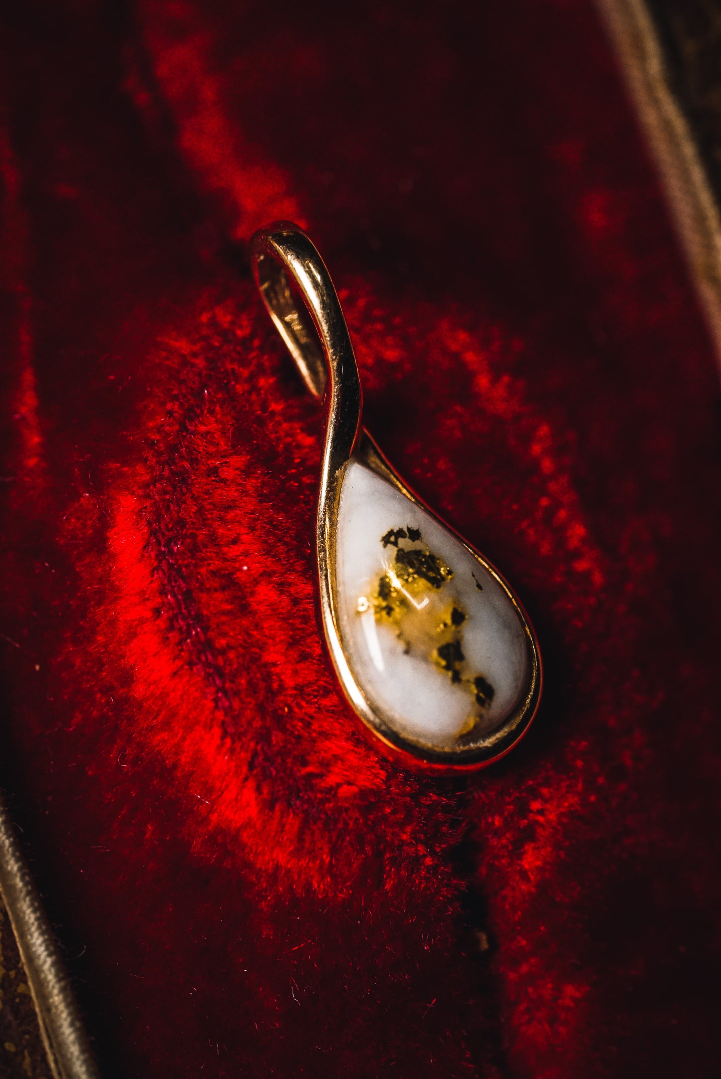 Natural Gold-Bearing Quartz Teardrop Pendant