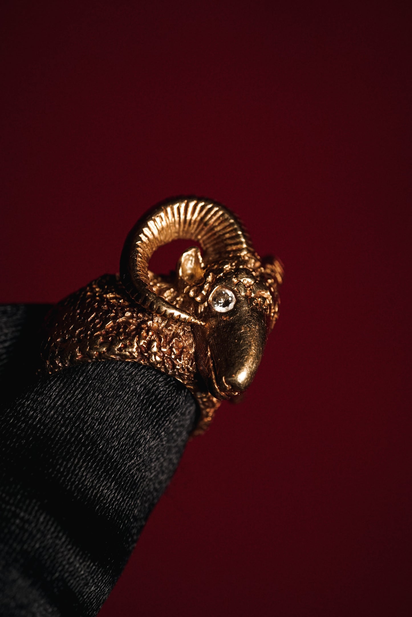 Outstanding 18k Vintage Yellow Gold Ram’s Head Ring