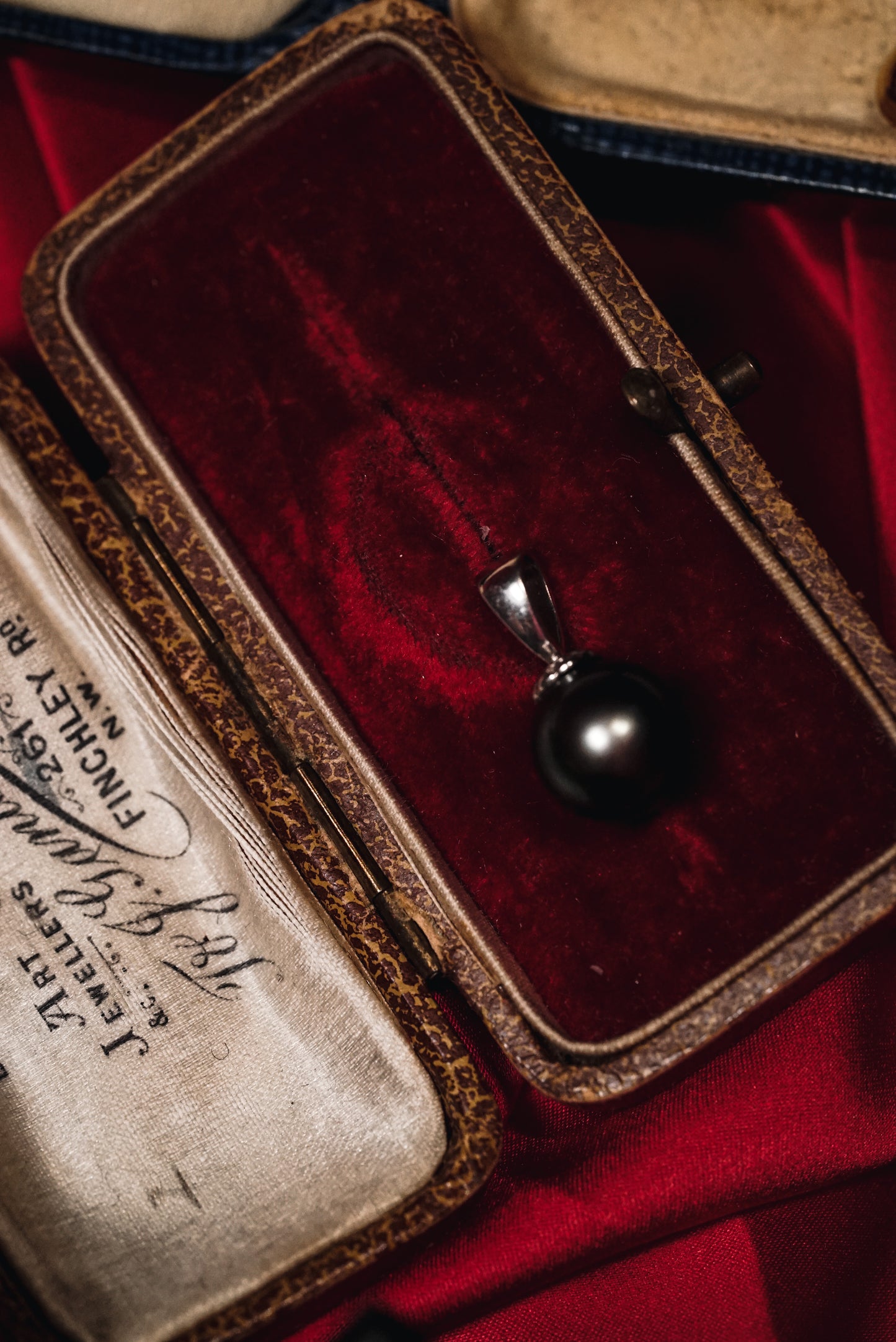 Mysterious Tahitian Grey Pearl Pendant