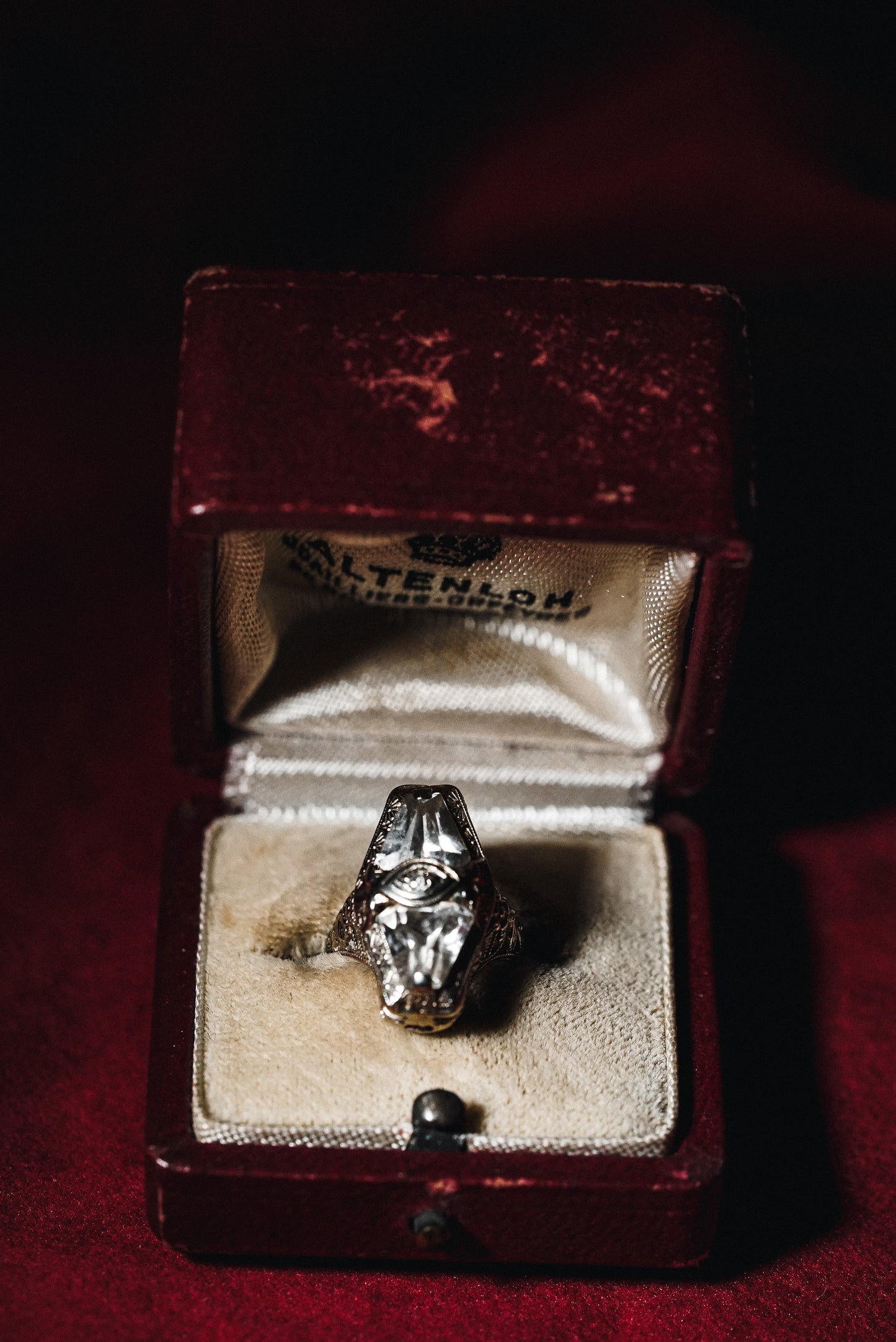 Protective Vintage White Gold Ring