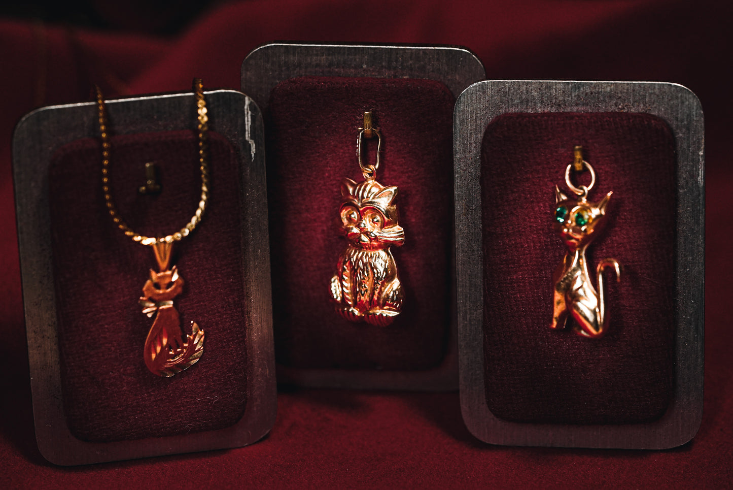 Ornamental Vintage Gold Sly Cat Pendant