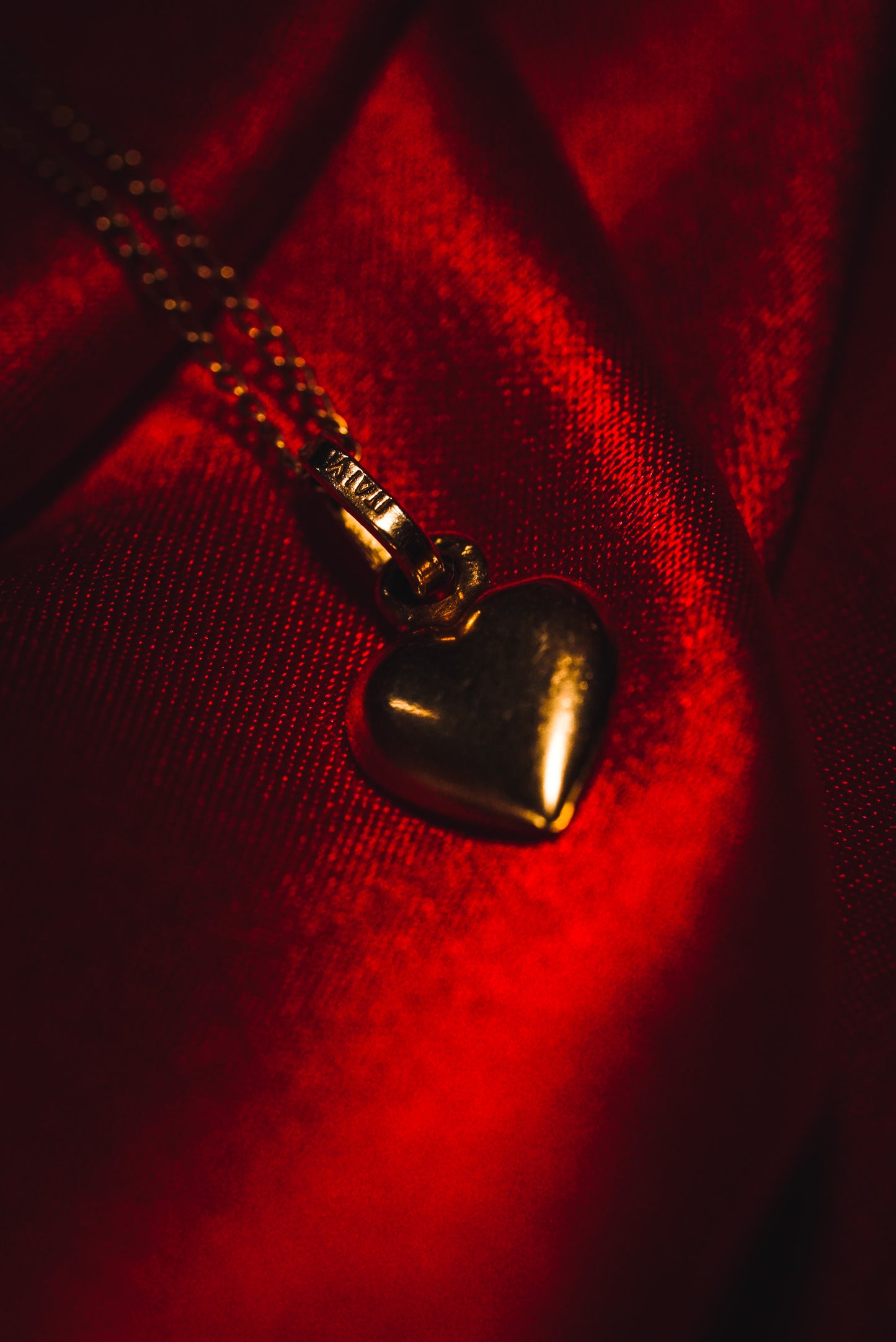 Romantic Vintage Three-Dimensional Heart Pendant