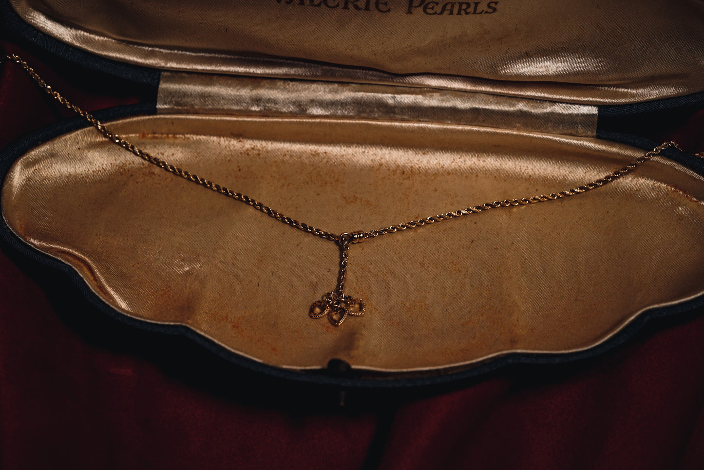 Gentle Vintage Gold Heart Lariat Necklace