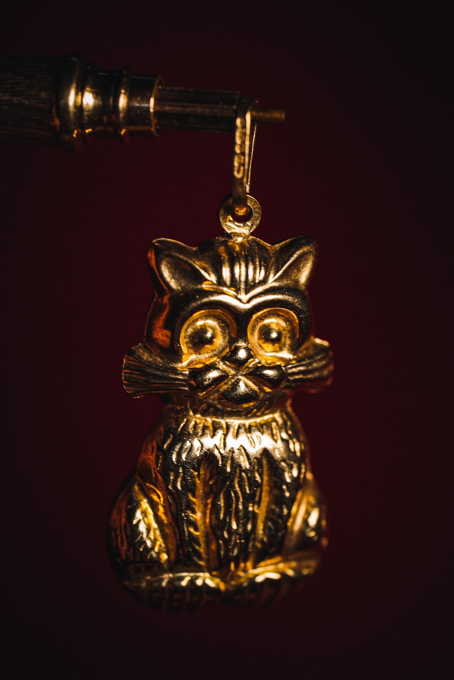 Vintage Gold Curvy Cat Pendant