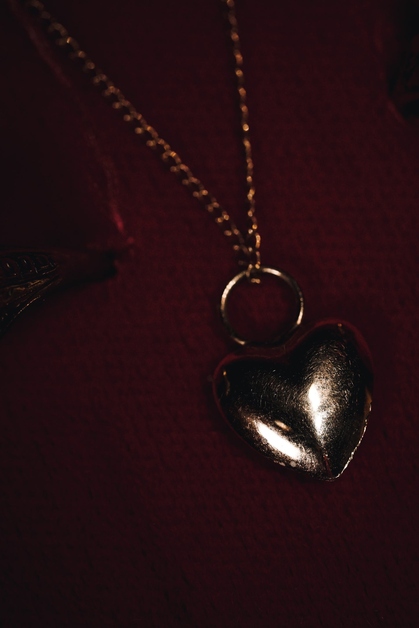 Classy Vintage Three-Dimensional Heart Pendant