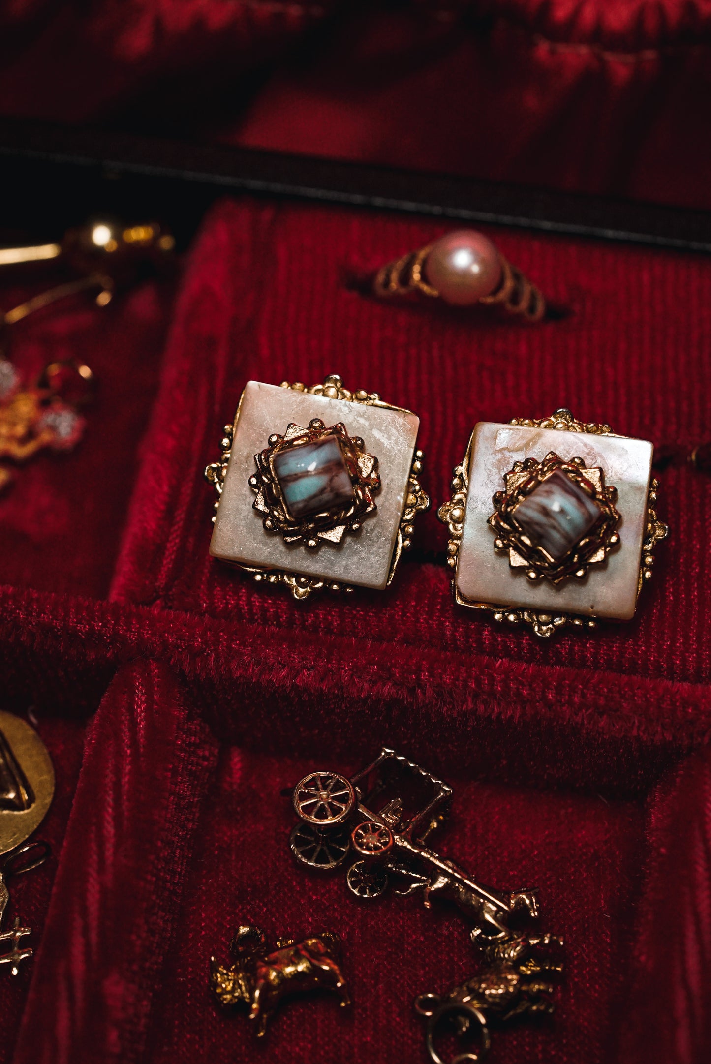 Extremely Rich Ornate Mother-of-Pearl & Aragonite Set - Matching Bracelet & Earrings