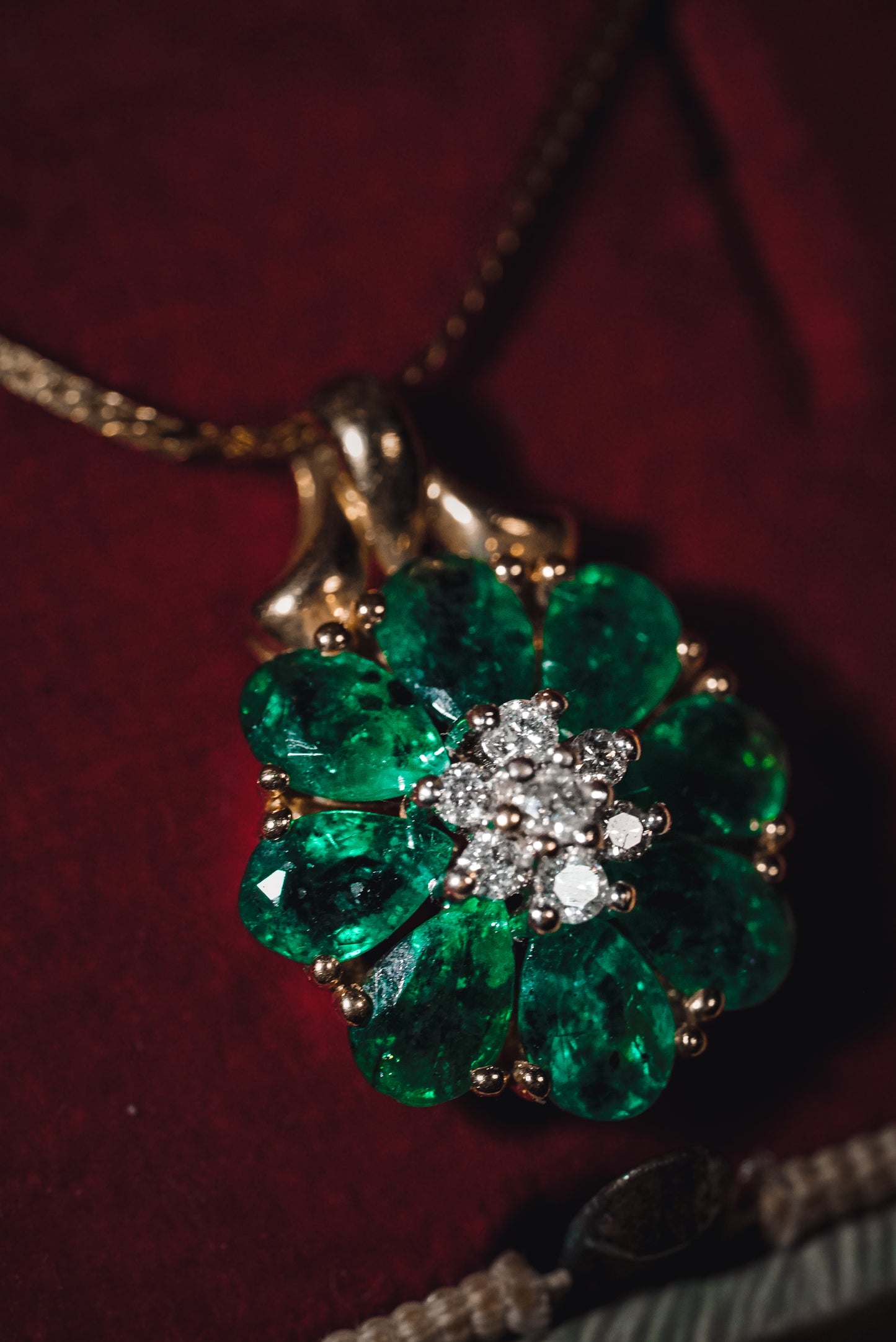 Outstanding Vintage Diamond & Emerald Pendant