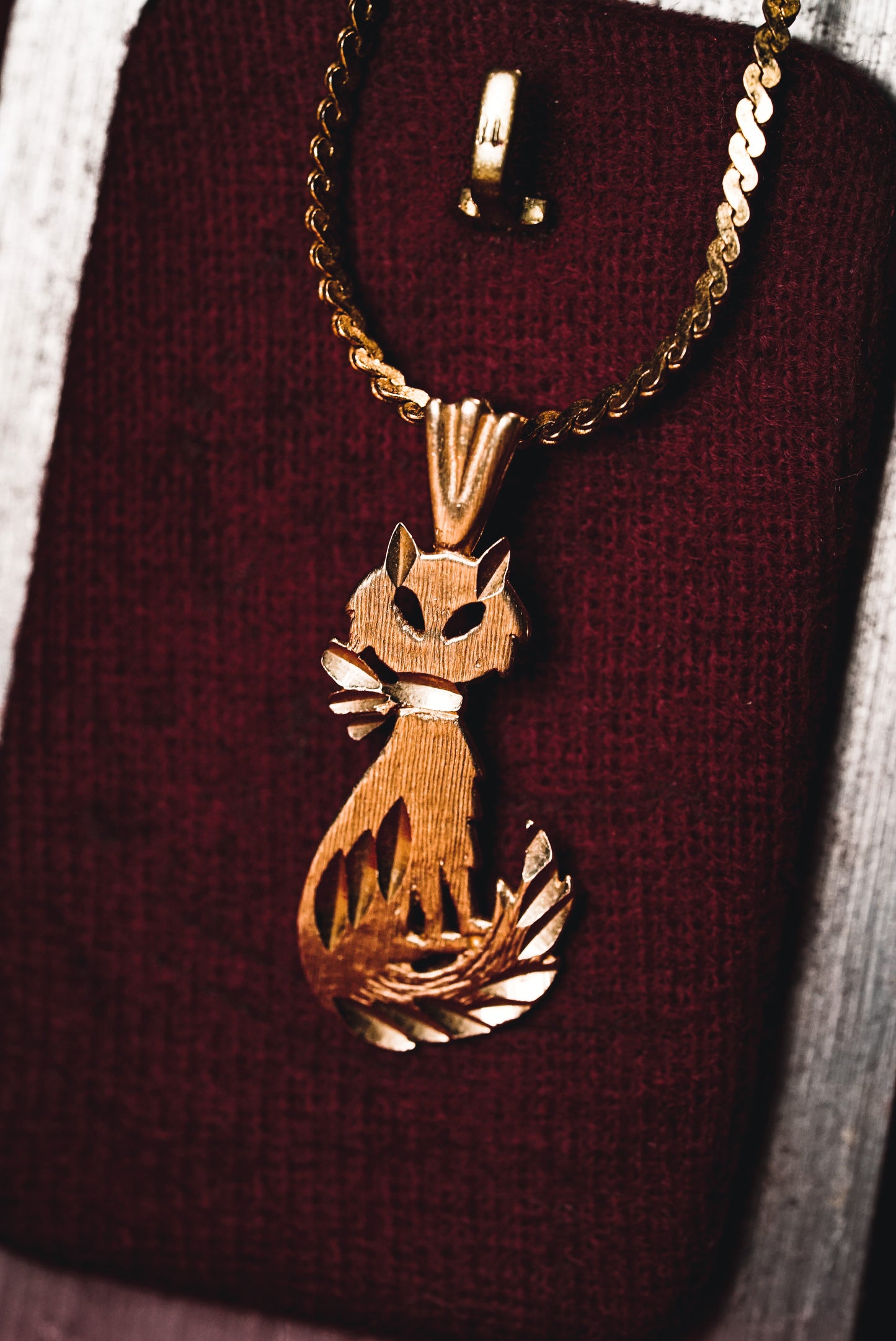 Ornamental Vintage Gold Sly Cat Pendant
