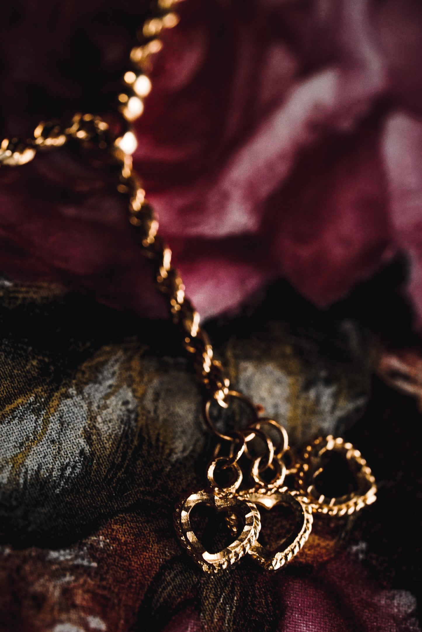 Gentle Vintage Gold Heart Lariat Necklace