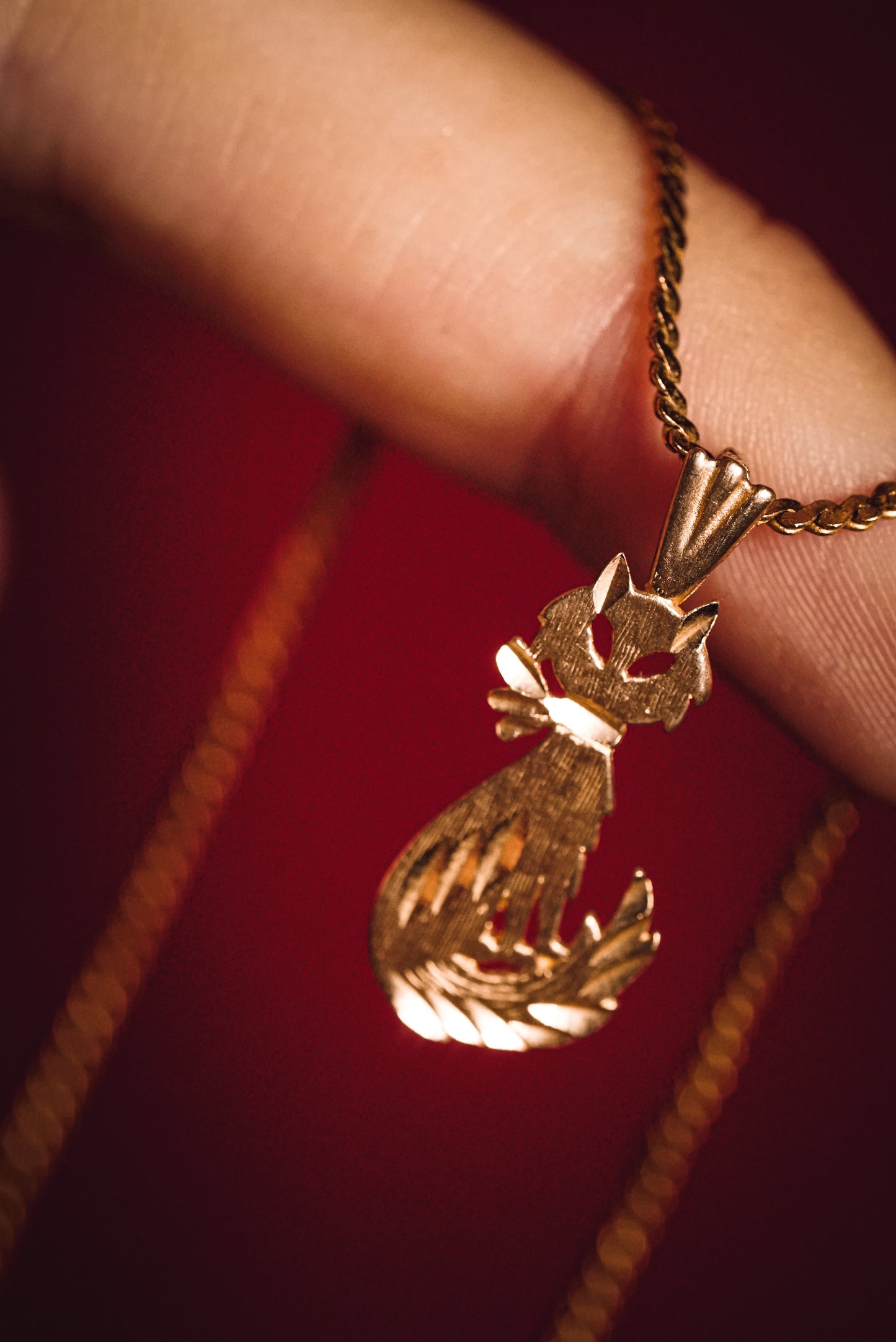 Ornamental Vintage Gold Sly Cat Pendant