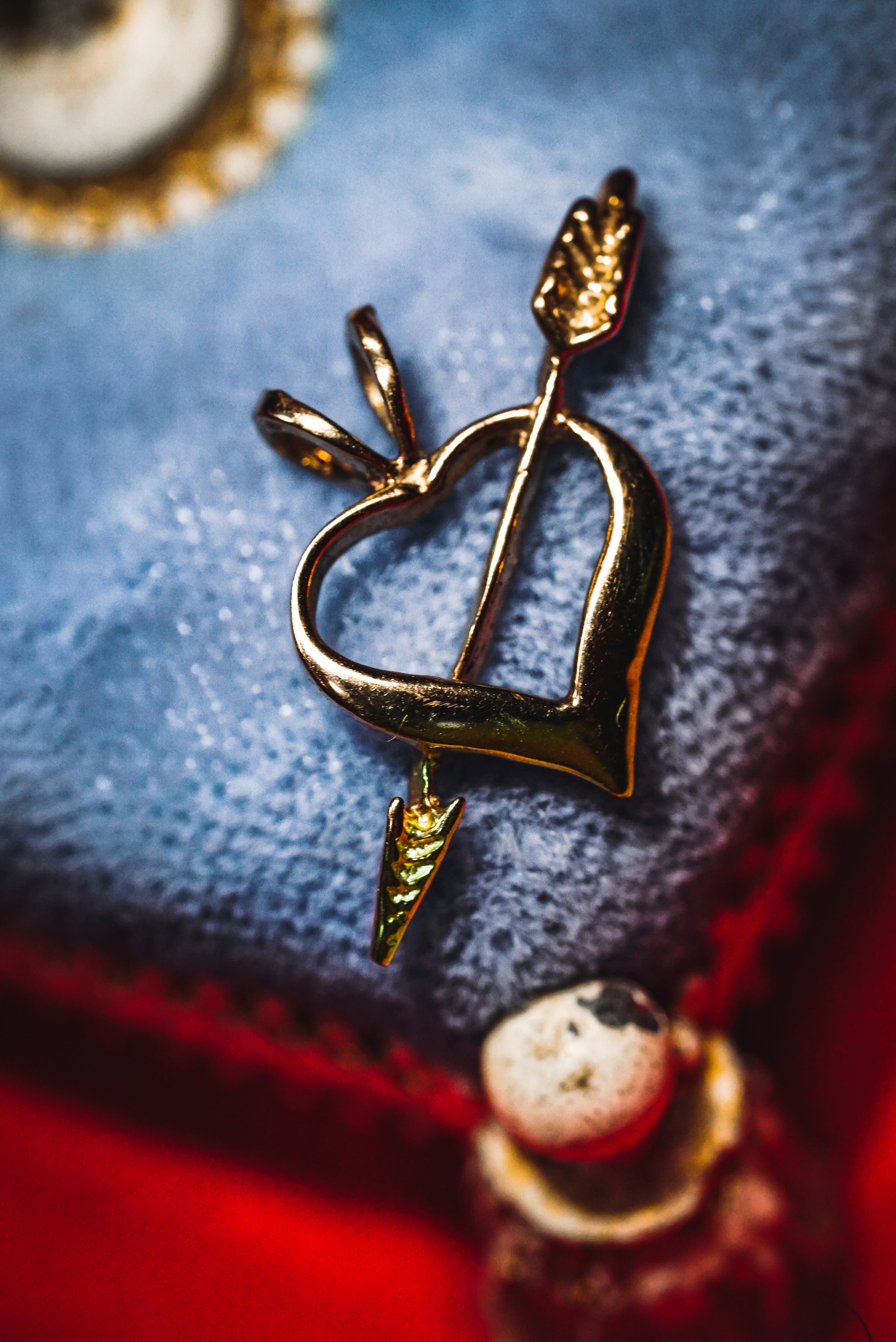 Charming Vintage Heart & Arrow Pendant