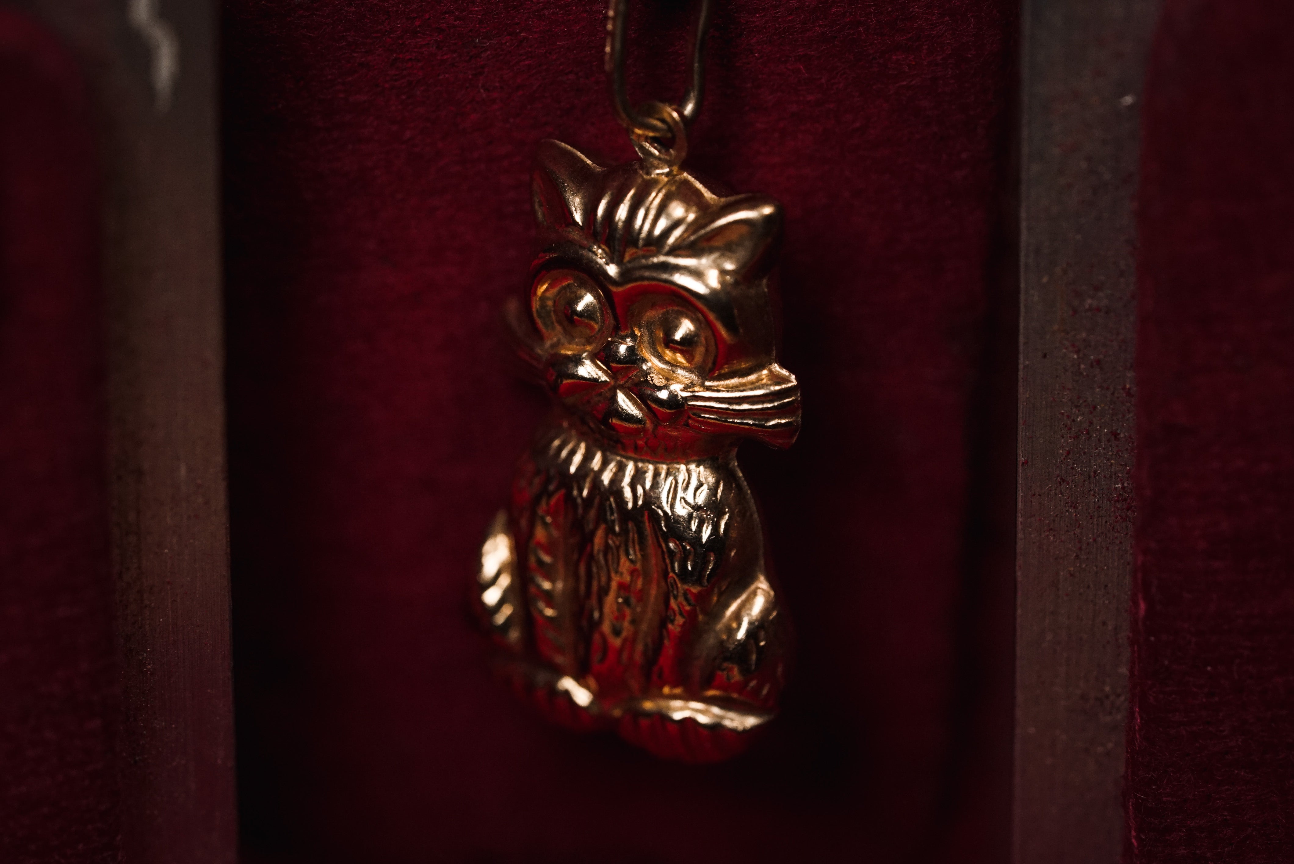 9ct gold 2025 cat pendant